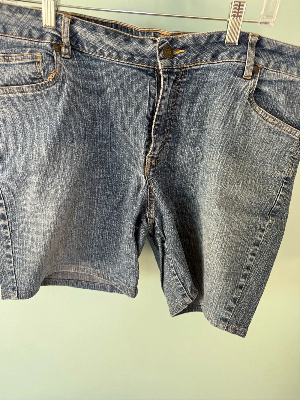 No Boundaries Denim Shorts in Light Blue Wash Size 17